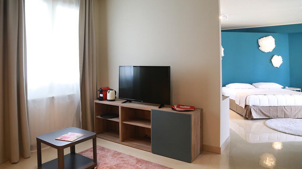 Velvet Rooms Бордихера Екстериор снимка